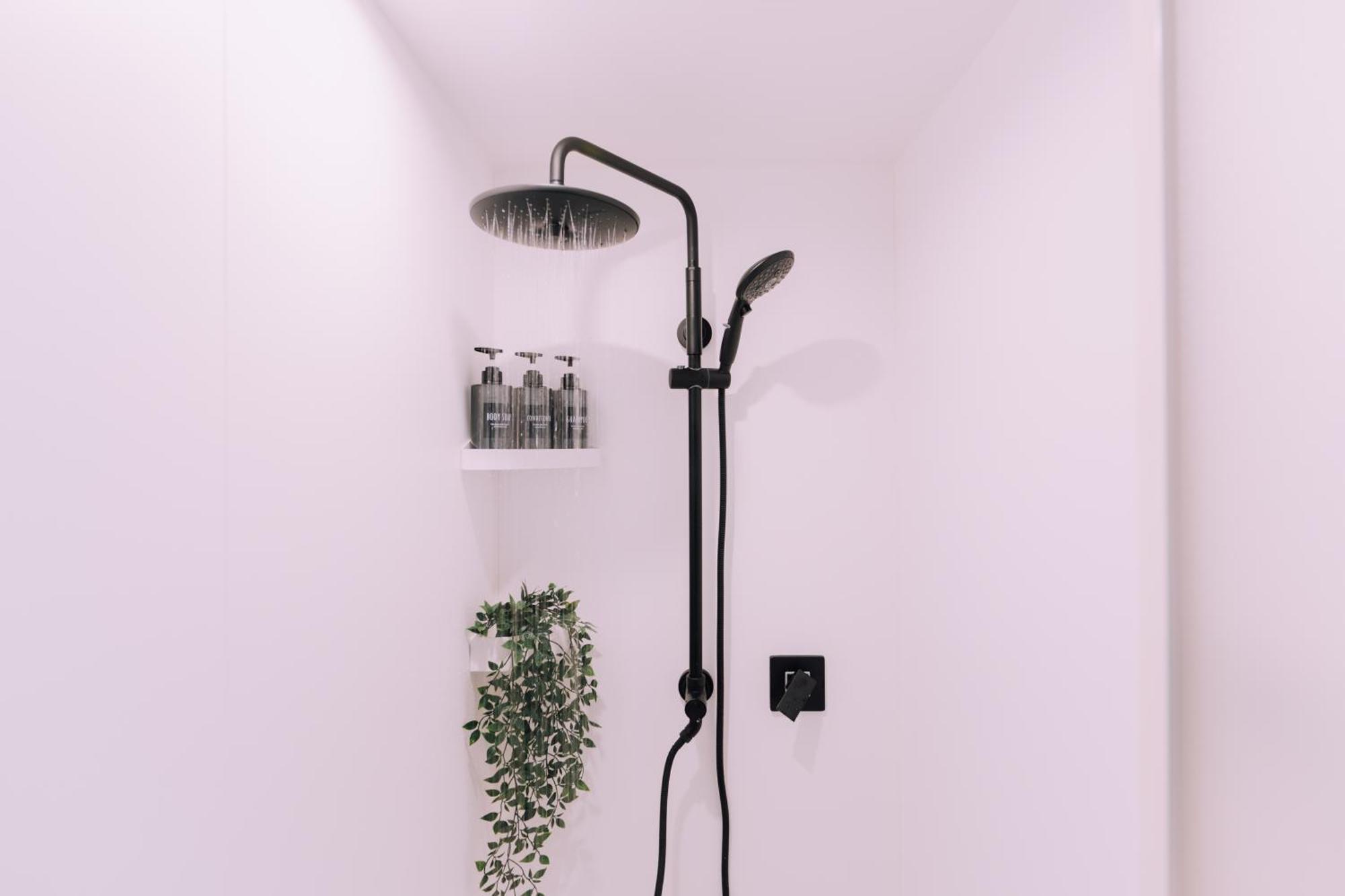 Apartment Minimalist Loft Namba Compact With A 24-hour Gym Ma501
